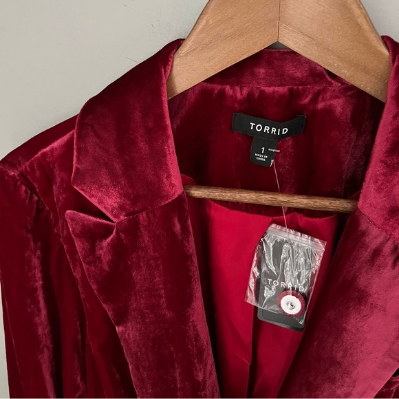 Torrid Red Velvet Classic Blazer NWT Size 1X - Picture 5 of 6